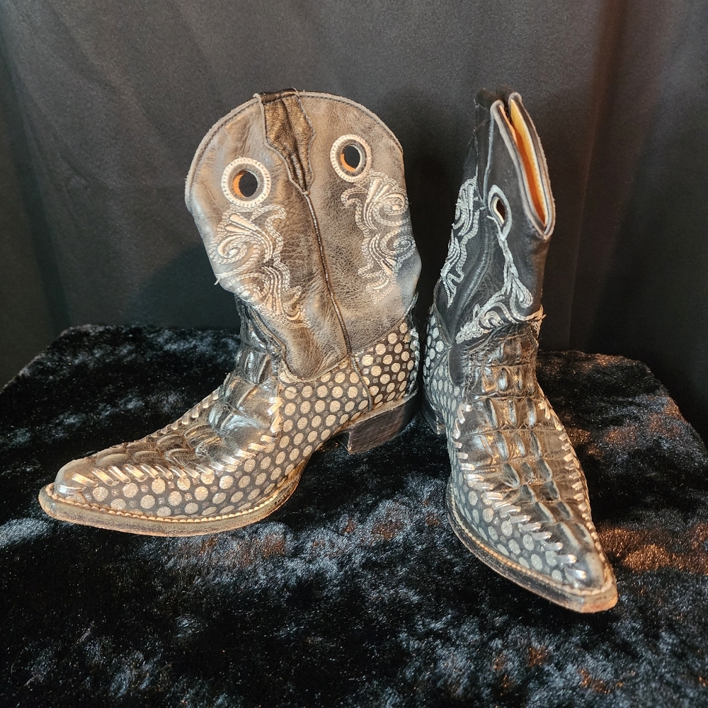 Caminos Gold Collection Made in Mexico Size 4 Black and Silver Alligator Boots